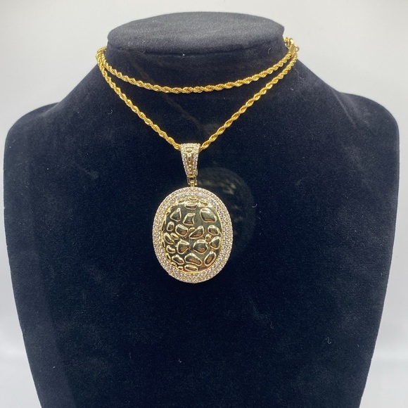 Nugget | 14k Gold | High End CZ Pendant w 20’ Gold Rope Chain - Picture 3 of 6